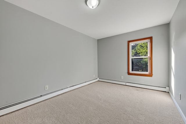 13 Goddard St, Webster, MA 01570