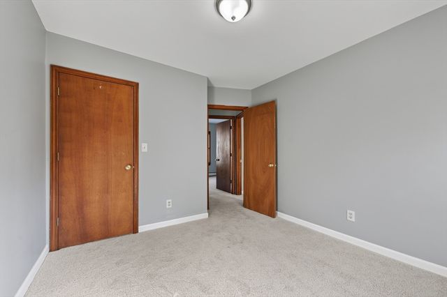 13 Goddard St, Webster, MA 01570