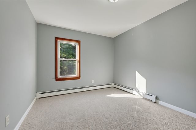 13 Goddard St, Webster, MA 01570