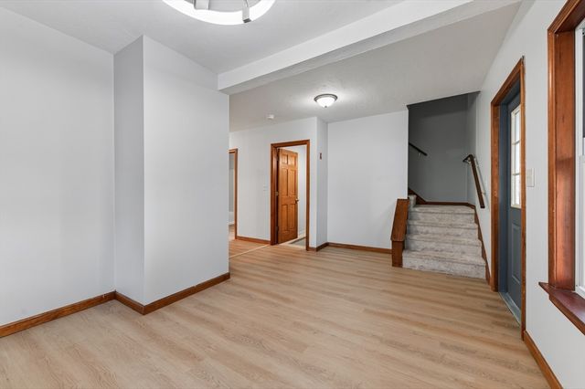 13 Goddard St, Webster, MA 01570
