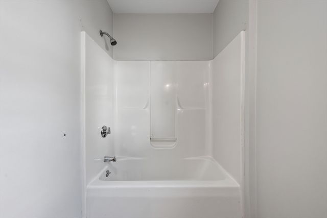 13 Goddard St, Webster, MA 01570