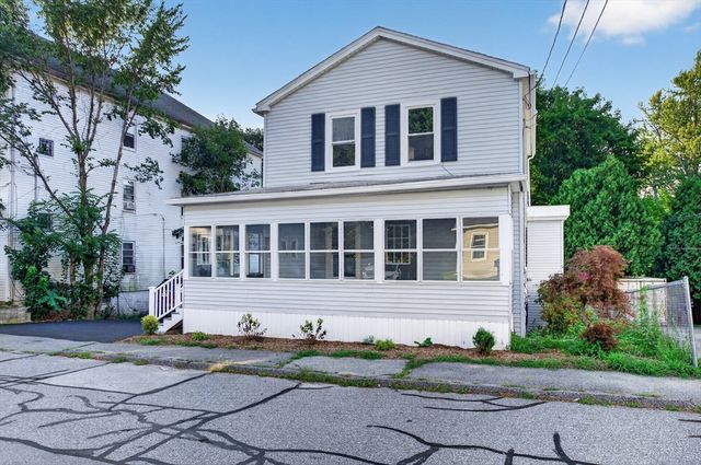 13 Goddard St, Webster, MA 01570