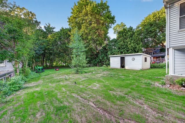 13 Goddard St, Webster, MA 01570