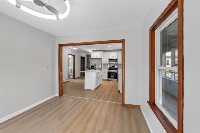 13 Goddard St, Webster, MA 01570