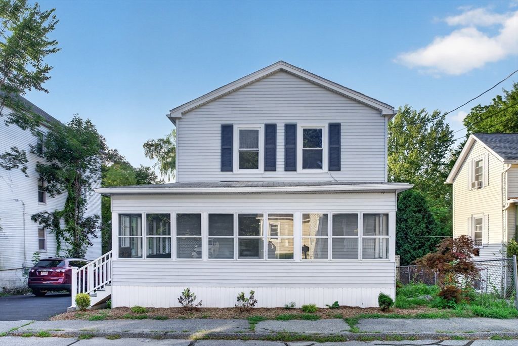 13 Goddard St, Webster, MA 01570