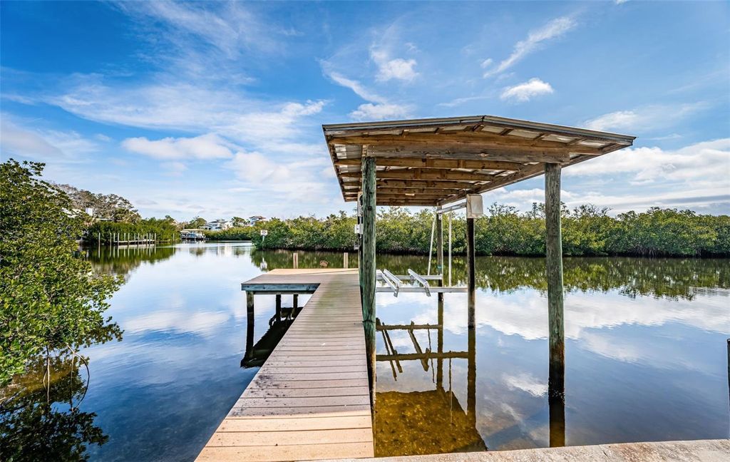 624 MAYO STREET, Crystal Beach, FL 34681