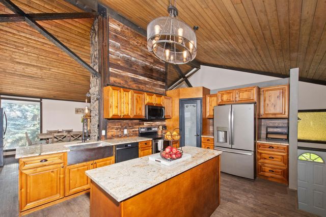 7302 E BIGELOW GULCH Rd, Spokane, WA 99217