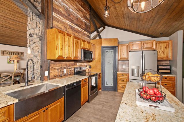 7302 E BIGELOW GULCH Rd, Spokane, WA 99217