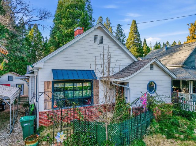 614 Zion St, Nevada City, CA 95959