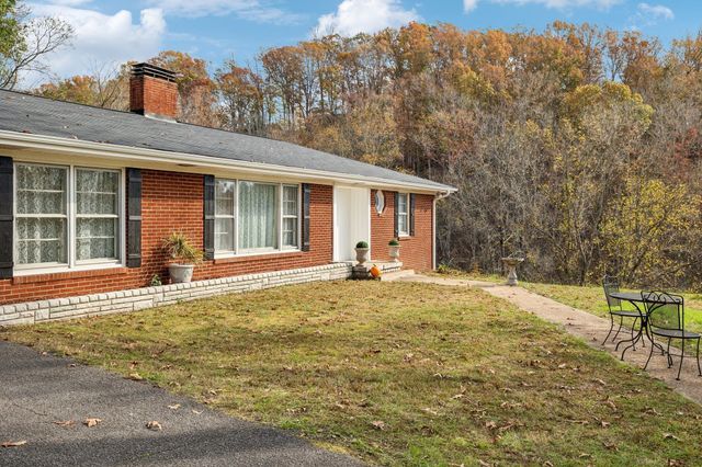 404C Van Hook Dr, Ashland City, TN 37015