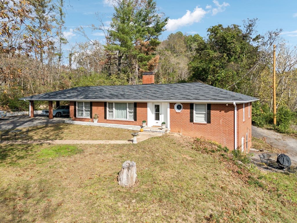 404C Van Hook Dr, Ashland City, TN 37015