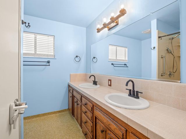 1528 E Escalon Avenue, Fresno, CA 93710