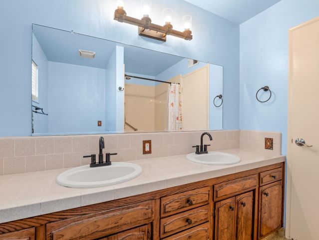 1528 E Escalon Avenue, Fresno, CA 93710