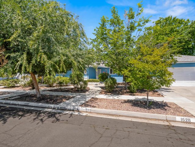 1528 E Escalon Avenue, Fresno, CA 93710