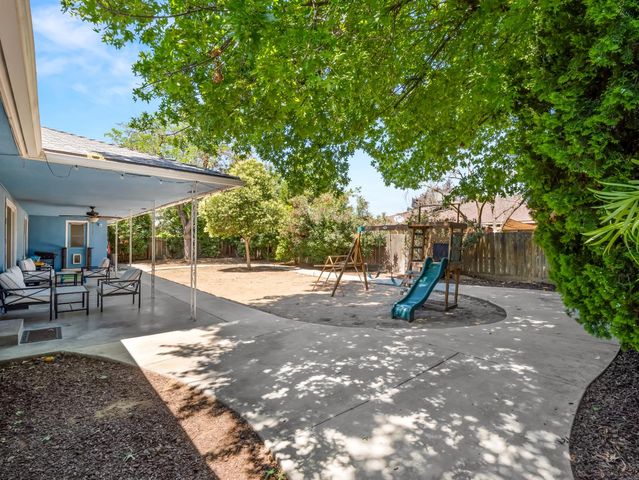 1528 E Escalon Avenue, Fresno, CA 93710