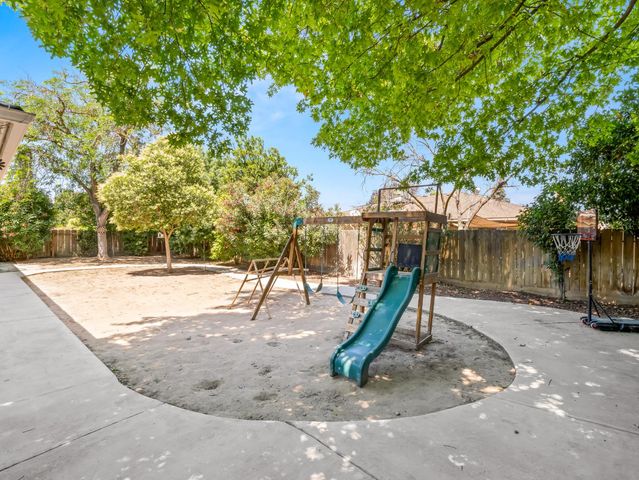 1528 E Escalon Avenue, Fresno, CA 93710