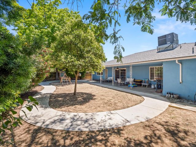 1528 E Escalon Avenue, Fresno, CA 93710