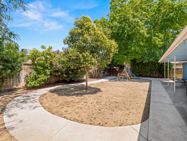 1528 E Escalon Avenue, Fresno, CA 93710