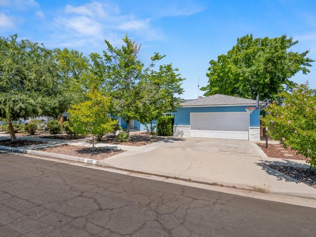 1528 E Escalon Avenue, Fresno, CA 93710