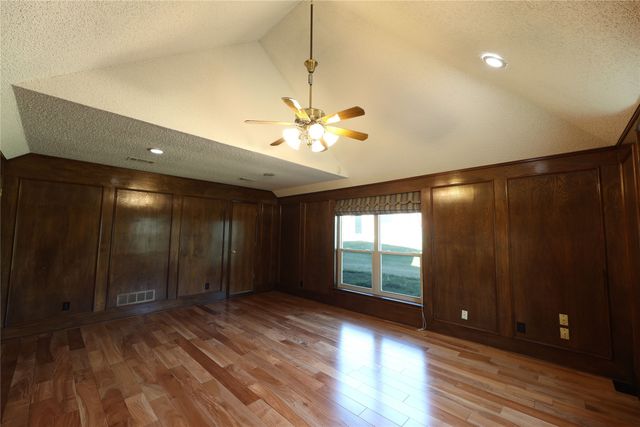 907 Red Oak Creek Drive, Ovilla, TX 75154