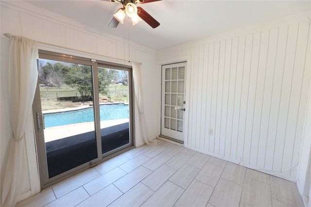 907 Red Oak Creek Drive, Ovilla, TX 75154