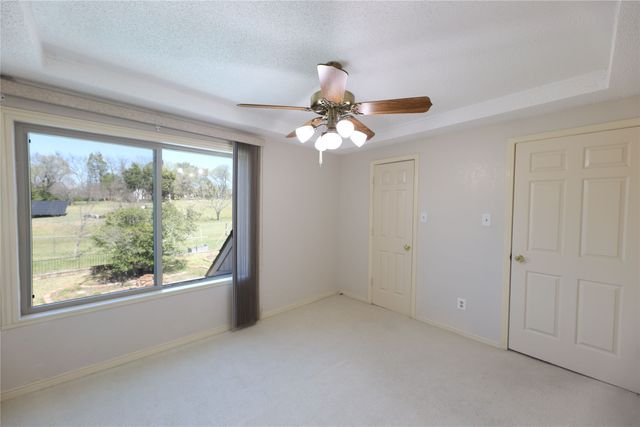 907 Red Oak Creek Drive, Ovilla, TX 75154