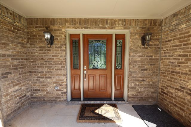 907 Red Oak Creek Drive, Ovilla, TX 75154