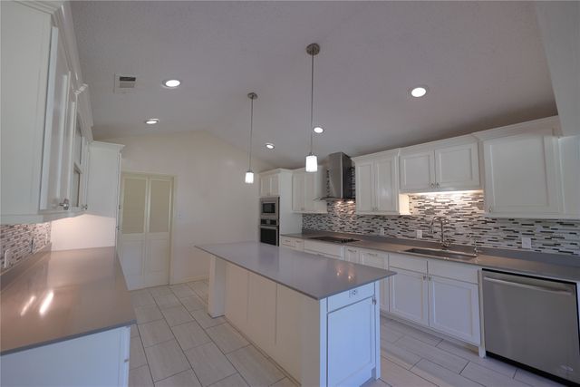 907 Red Oak Creek Drive, Ovilla, TX 75154