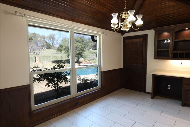 907 Red Oak Creek Drive, Ovilla, TX 75154
