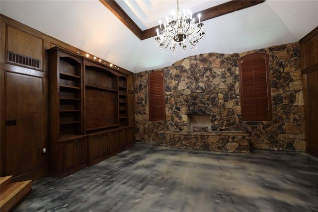 907 Red Oak Creek Drive, Ovilla, TX 75154