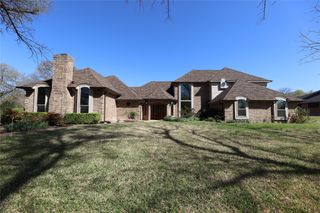 907 Red Oak Creek Drive, Ovilla, TX 75154