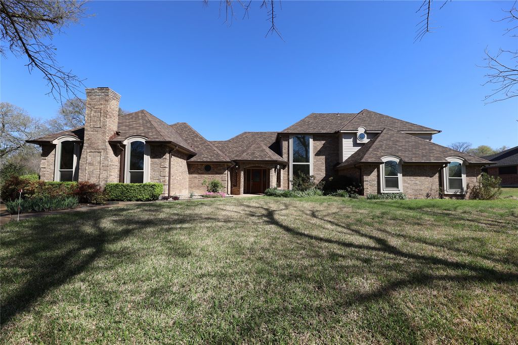 907 Red Oak Creek Drive, Ovilla, TX 75154