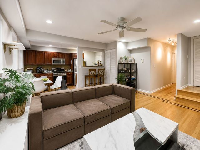 127 Callan Avenue 1, Evanston, IL 60202