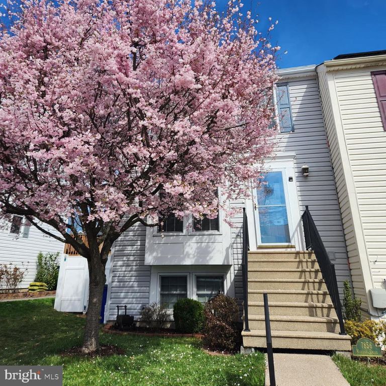 Image 1 of property listing at 7856 MARIOAK DR, Elkridge, MD 21075