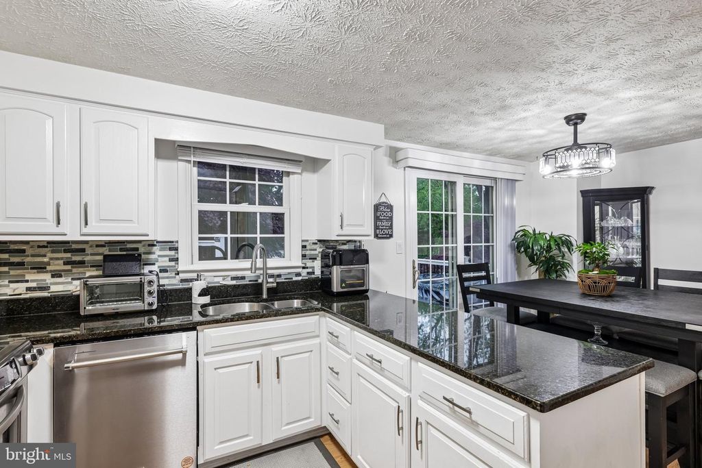 Image 11 of property listing at 7856 MARIOAK DR, Elkridge, MD 21075