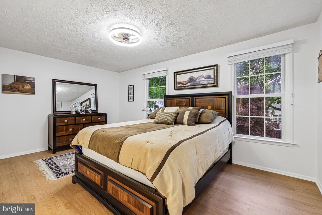 Image 14 of property listing at 7856 MARIOAK DR, Elkridge, MD 21075