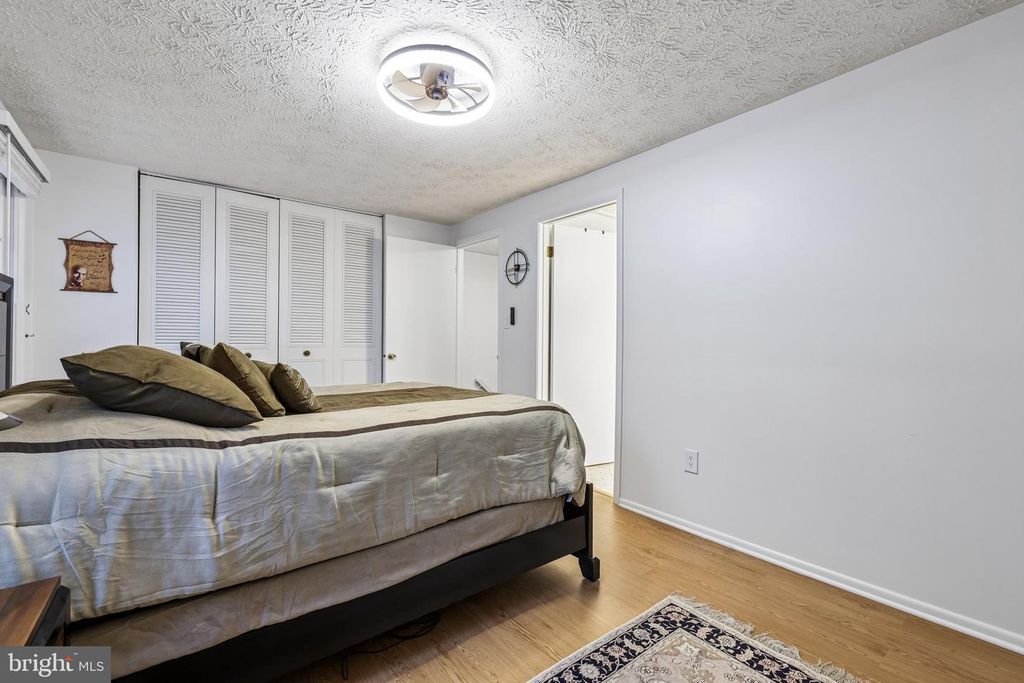 Image 15 of property listing at 7856 MARIOAK DR, Elkridge, MD 21075