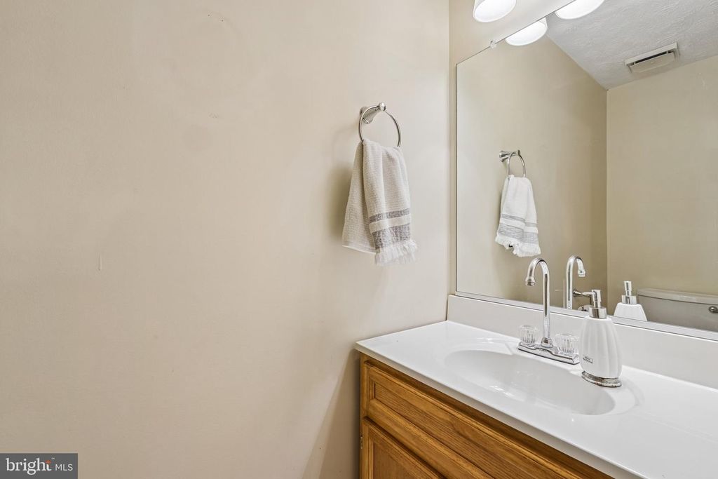 Image 23 of property listing at 7856 MARIOAK DR, Elkridge, MD 21075