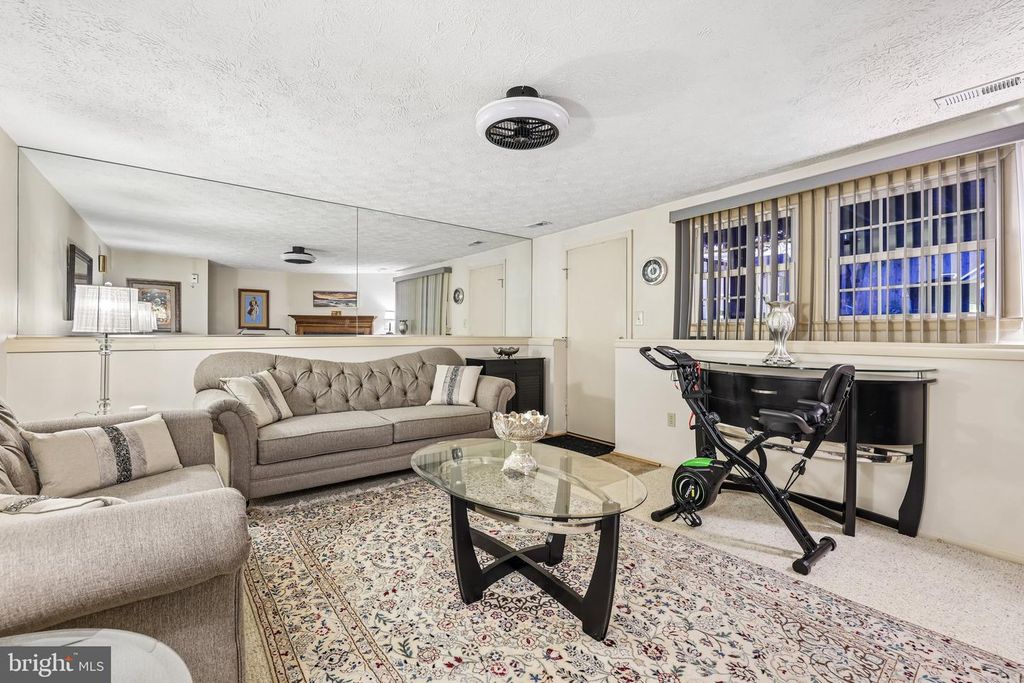 Image 25 of property listing at 7856 MARIOAK DR, Elkridge, MD 21075