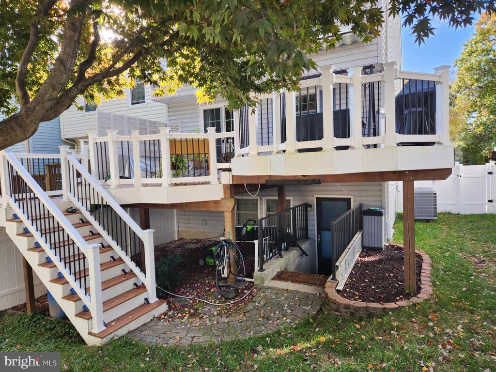 Image 34 of property listing at 7856 MARIOAK DR, Elkridge, MD 21075