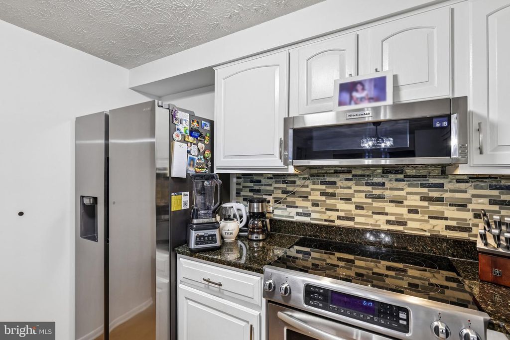 Image 9 of property listing at 7856 MARIOAK DR, Elkridge, MD 21075