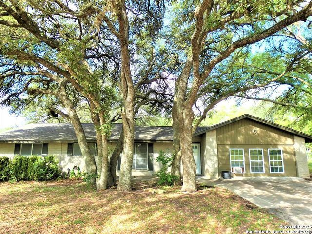 210 Loma Linda, Beeville, TX 78102