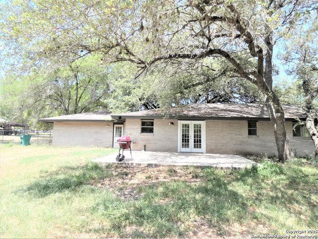 210 Loma Linda, Beeville, TX 78102