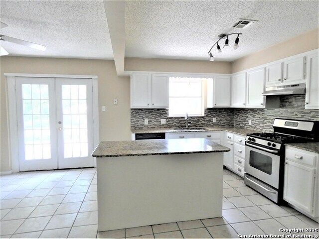 210 Loma Linda, Beeville, TX 78102