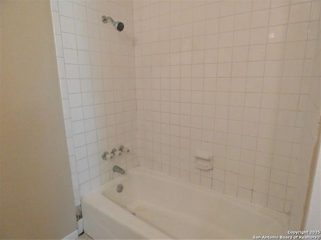 210 Loma Linda, Beeville, TX 78102