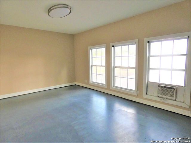 210 Loma Linda, Beeville, TX 78102