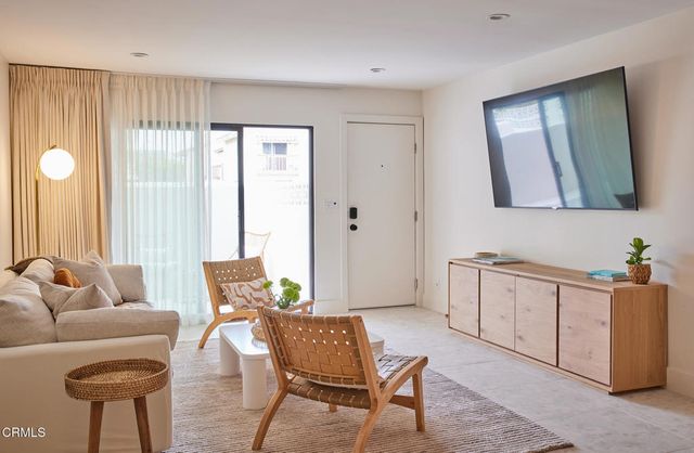 5135 w W Wooley Road, Oxnard, CA 93035