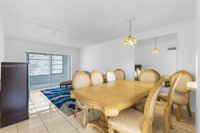 7891 N Sunrise Lakes Drive 305, Sunrise, FL 33322