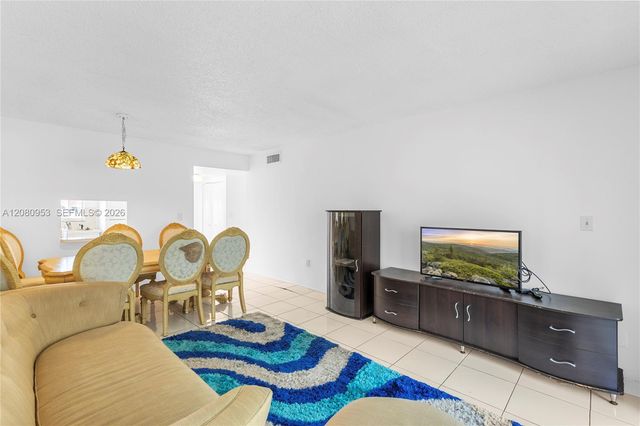 7891 N Sunrise Lakes Drive 305, Sunrise, FL 33322