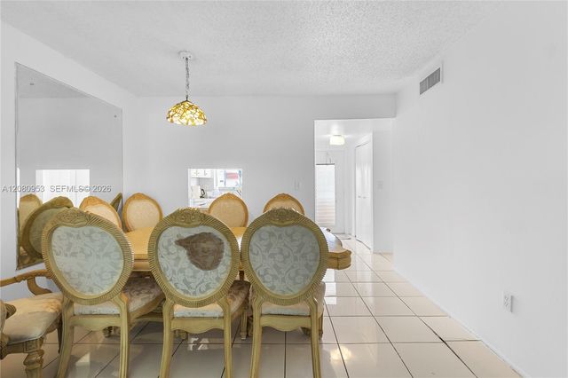 7891 N Sunrise Lakes Drive 305, Sunrise, FL 33322